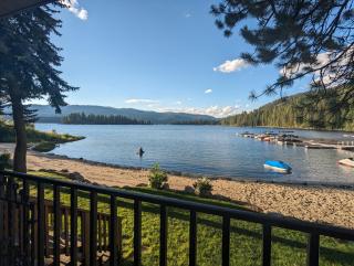 New* Tamarack Bay Classic - Lakefront condo - dock - pool - beach - McCall - 9