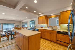 New* Tamarack Bay Classic - Lakefront condo - dock - pool - beach - McCall - 7