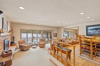 New* Tamarack Bay Classic - Lakefront condo - dock - pool - beach - McCall - 6