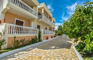 Loukas Apartments On The Waves - Tragaki - 8