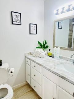 Emerald City Condo - Midland - 1