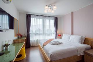 449 8 Floor Family room IMM AIM CONDO by Pik - 1