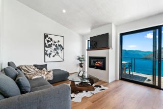 Modern Luxe House with Magnificent View - Queenstown - 9