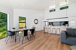 Modern Luxe House with Magnificent View - Queenstown - 2