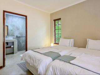 Kensington Lodge Golf Estate Villa - 17 Pinehurst Drive - 3