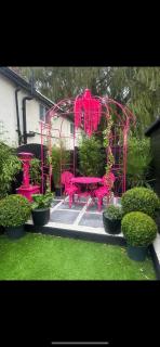 Pink Cosy Cottage - Glascote - 2