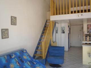 REF 4060 Joli studio mezzanine climatisé - Le Castellas - 1