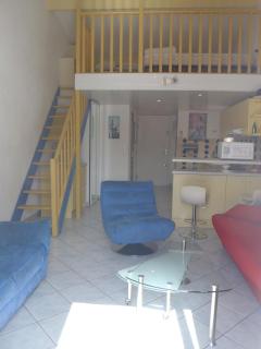 REF 4060 Joli studio mezzanine climatisé - Le Castellas - 0