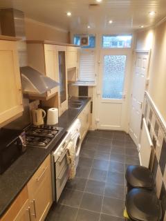 A Single Cosy Room in 4 bedroom Property - 9
