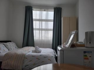 A Quiet & Comfortable 4 Bedroom house - 4