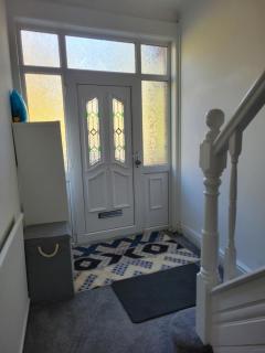 A Quiet & Comfortable 4 Bedroom house - 9