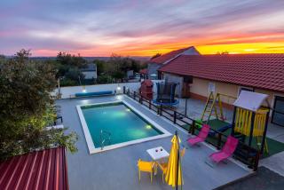 Spacious Holiday Home Joy with pool and playground, Suhovare - Poličnik - 8