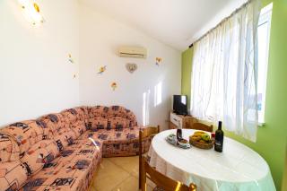 Family Apt with a BBQ in Vodice 15 min walk from beach - Vodice - 8