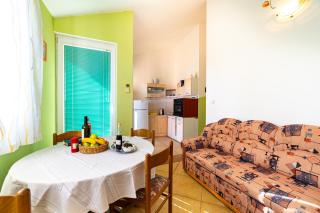 Family Apt with a BBQ in Vodice 15 min walk from beach - Vodice - 6