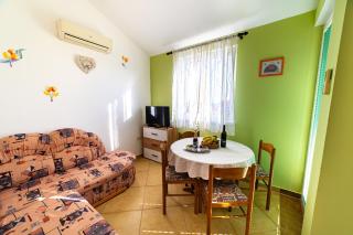 Family Apt with a BBQ in Vodice 15 min walk from beach - Vodice - 7