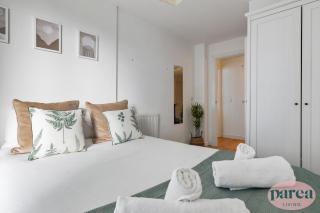 Parea Living - Colorful North London Apt with Balcony Views - 6