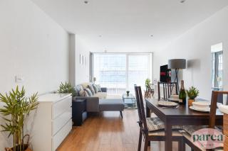 Parea Living - Colorful North London Apt with Balcony Views - London - 1
