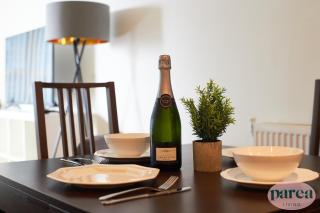 Parea Living - Colorful North London Apt with Balcony Views - London - 7