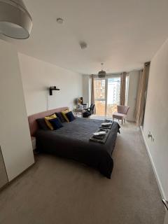 Wonderful en-suite bedroom - Stay with Bruno - Hounslow - 8