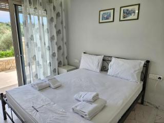 GREY LUXURY HOUSE - Ipsos - 8