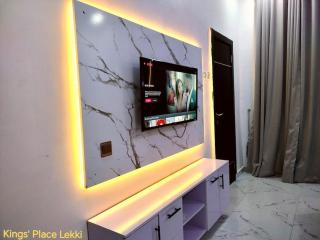 Kings' Place Room Lekki 24hrs electricity - Lekki - 4