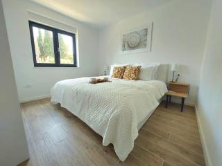 Apartment Victoria - 2 bed apartment with balcony and parking - 2