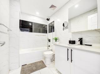 Glamorous 2-Bedroom Condo in Downtown Montreal 206 - Montreal - 0