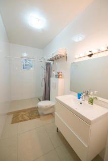 Luxurious 3 Bedroom Hidden Gem - - 8