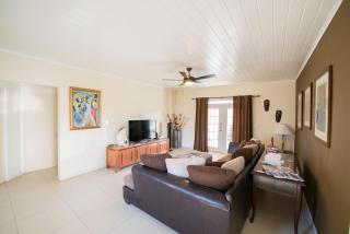 Luxurious 3 Bedroom Hidden Gem - - 7