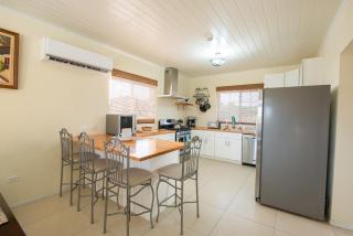 Luxurious 3 Bedroom Hidden Gem - - 5