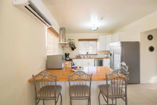 Luxurious 3 Bedroom Hidden Gem - - 3