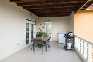 Luxurious 3 Bedroom Hidden Gem - - 2