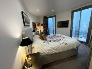 Luxury Skyline Retreat - Brentford - 0