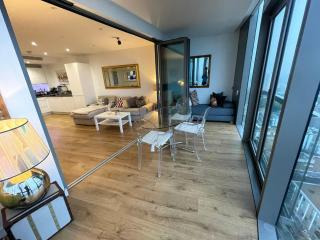 Luxury Skyline Retreat - Brentford - 9
