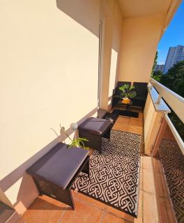 Logement "Les Etangs"- à 10 km du centre ville et à 5 minute du parlement européen avec parking gratuit - 5