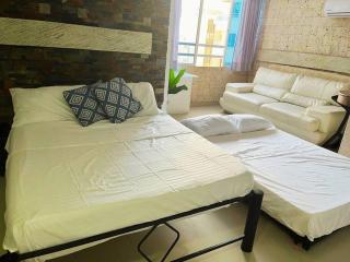 Beach retreat in El Laguito - 9