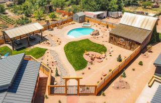 Timber & Tin F 2Bed 2Bath w Pool & Rooftop Deck - Kanab - 0