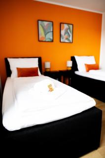 C4S -COME4STAY -InnHarmony- Stilvoll eingerichtetes Apartment für bis zu 8 Personen - Hochwertige Betten I voll ausgestattete Küche I Balkon I Badezimmer I WLAN I Smart TV - 3