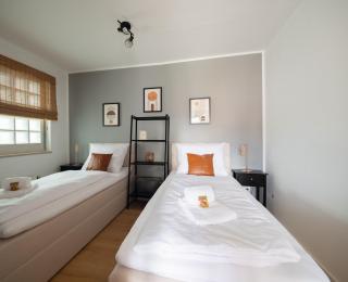 C4S -COME4STAY -InnHarmony- Stilvoll eingerichtetes Apartment für bis zu 8 Personen - Hochwertige Betten I voll ausgestattete Küche I Balkon I Badezimmer I WLAN I Smart TV - 5