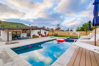 5BR Oasis - Pool, Hot Tub & Luxe Outdoor Retreat - 9