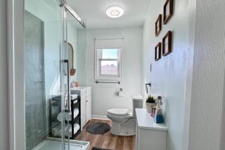 Near the Falls Two Bedroom - 5 min Walk to Clifton - 7