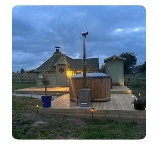 Off GRID Hobbit Hut with Wood Burning Hot tub NO SHOWER - 3