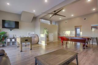 Large 2 Unit Property - Sleeps 24 - Bar, Jacuzzi & Pool - Vista - 2