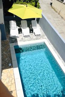 Sun n' Fun Apartments with Pool - Novalja - 5