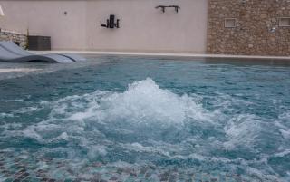 Grey House - Bol - 7