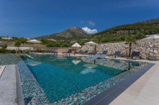 Grey House - Bol - 8