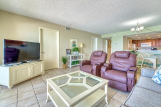 Beach House Condominiums D404 - Beachfront with Pool, WiFi, & Beach Service - Destin - 4
