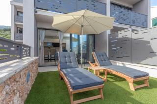 Grey House - Bol - 1