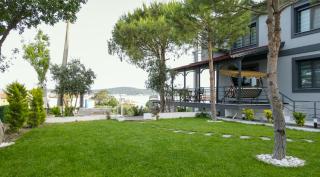 Select Cunda Guest House - Sea View with Garden 1 Bedroom Apartment at Cunda Island - Ayvalık - 0