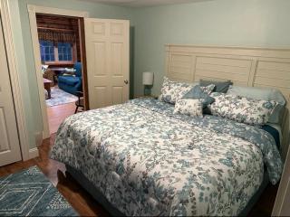 Cozy Log Home across from Phillips Lake-Four Season Fun - Dedham - 8